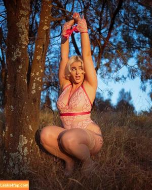 Iskra Lawrence photo #0122
