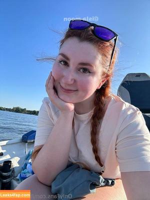 isla-moontv photo #0034