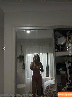 Issy Chan / issy.chan слитое фото фото #0031