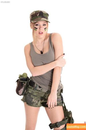 iStripper фото #5246