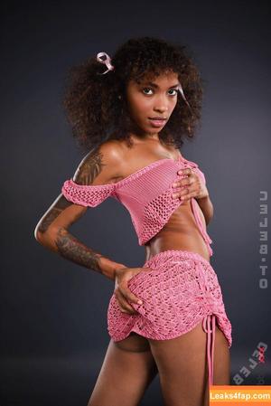 iStripper photo #8228