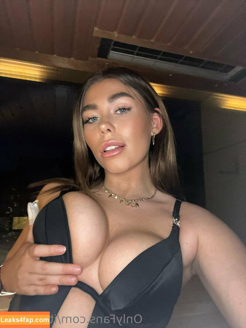 itsbellsxo / itsnotbella leaked photo photo #0016