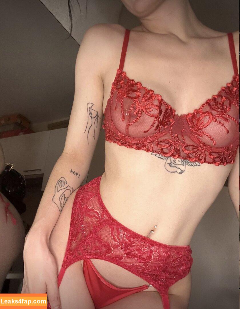 itslouiise / itslouiise_ leaked photo photo #0002