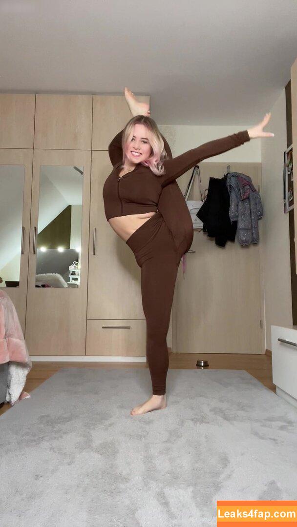 Itsmisabell / sarahtoninx9_ leaked photo photo #0027