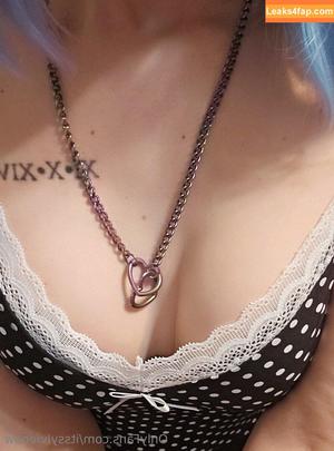 itssylvienow photo #0004