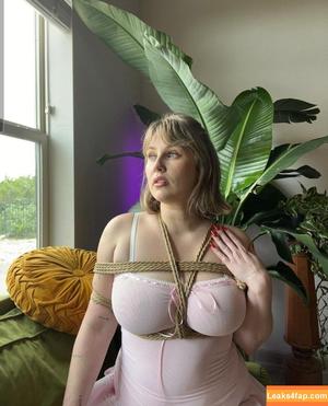 itsthearose photo #0001