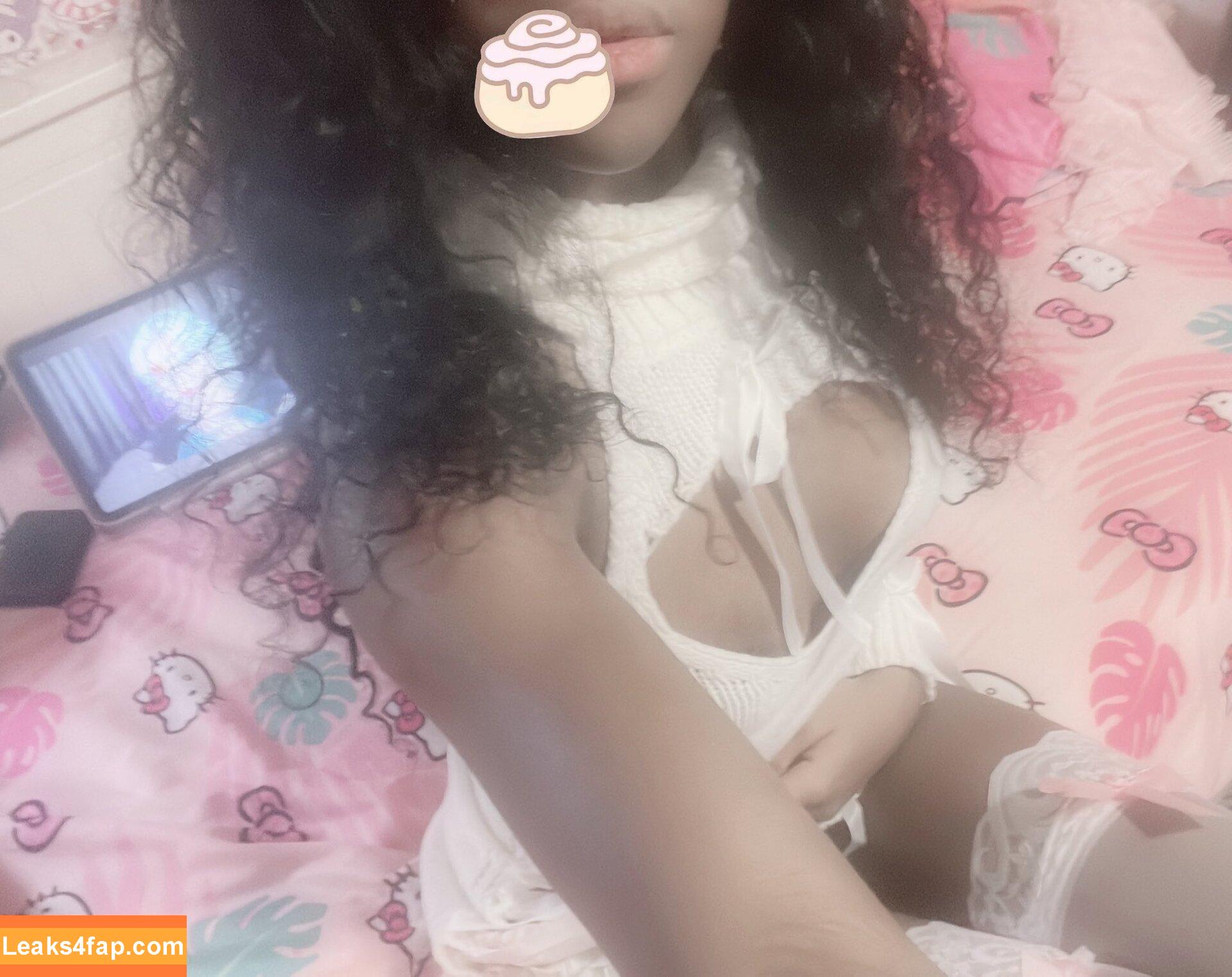 ittlevil / https: leaked photo photo #0001