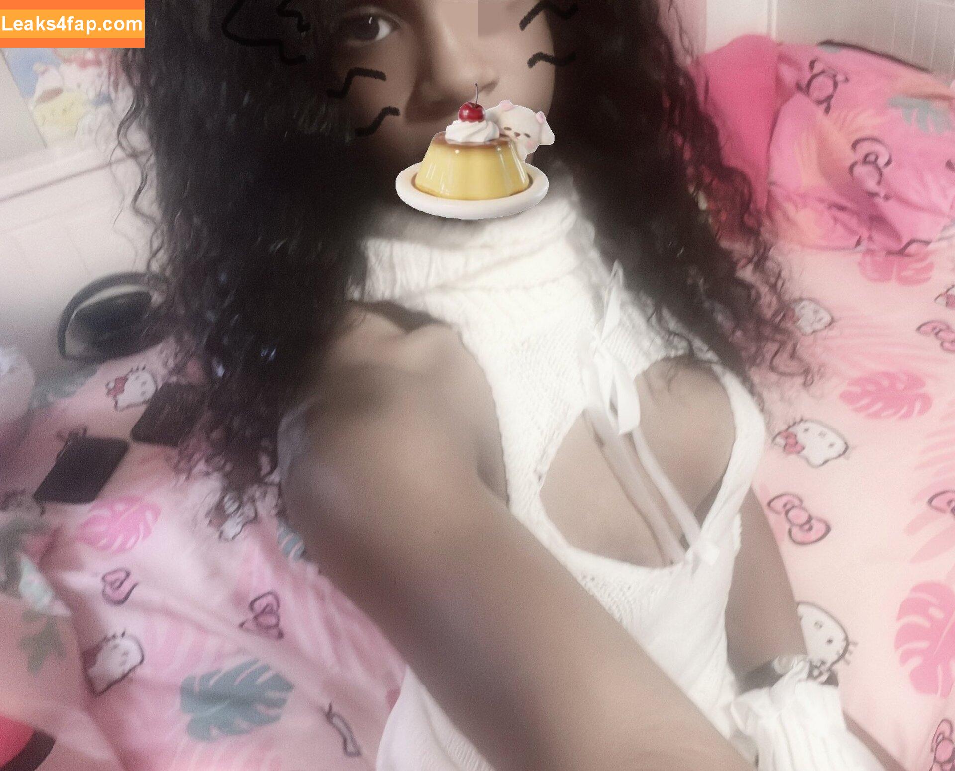 ittlevil / https: leaked photo photo #0002