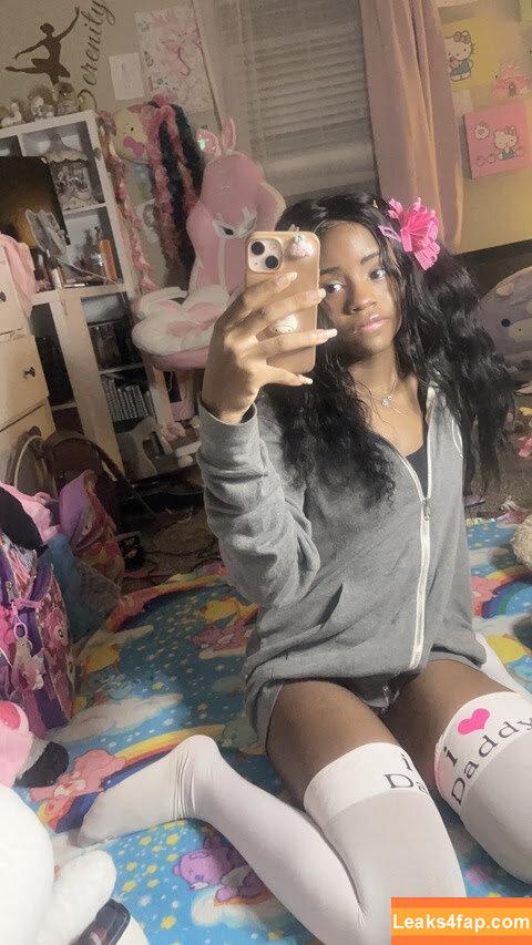 ittlevil / https: leaked photo photo #0009