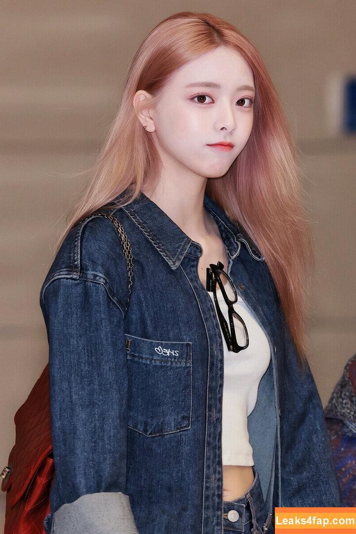 itzy.all.in.us / Shin Yu Na / Yuna ITZY / 유나 leaked photo photo #0443