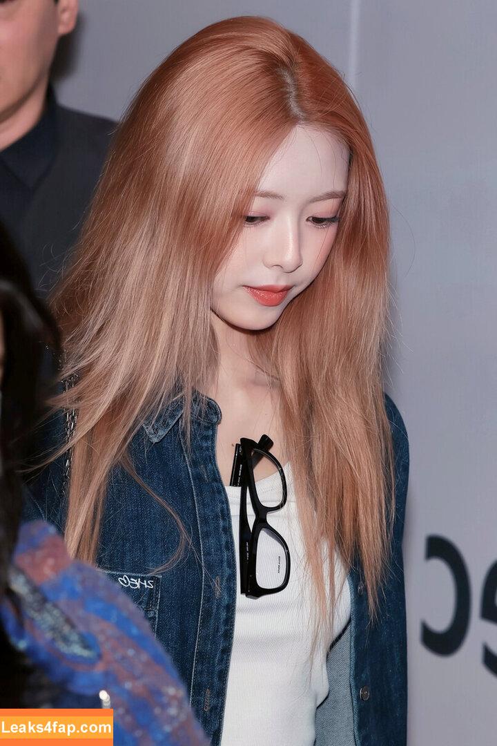 itzy.all.in.us / Shin Yu Na / Yuna ITZY / 유나 leaked photo photo #0452