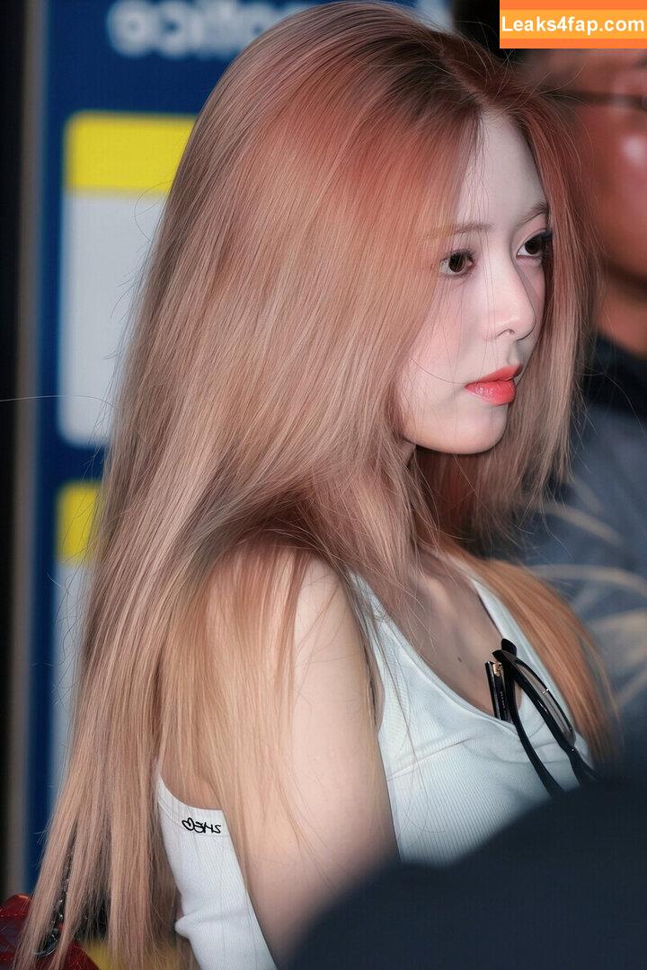itzy.all.in.us / Shin Yu Na / Yuna ITZY / 유나 leaked photo photo #0453