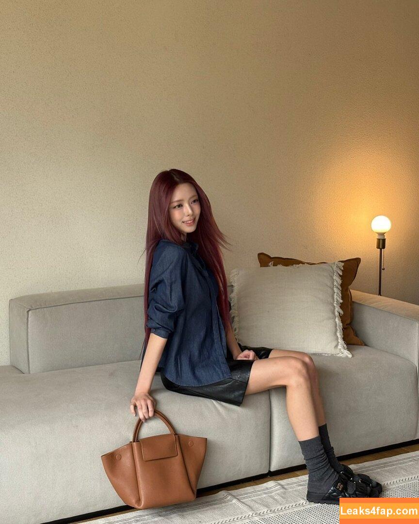 itzy.all.in.us / Shin Yu Na / Yuna ITZY / 유나 leaked photo photo #0499