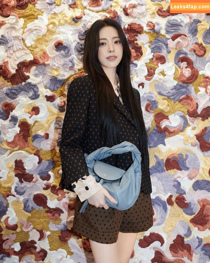 itzy.all.in.us / Shin Yu Na / Yuna ITZY / 유나 leaked photo photo #0521