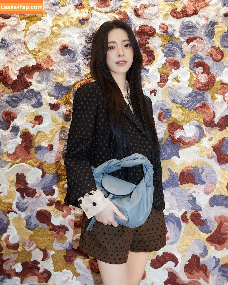 itzy.all.in.us / Shin Yu Na / Yuna ITZY / 유나 leaked photo photo #0529
