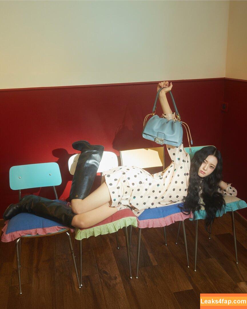 itzy.all.in.us / Shin Yu Na / Yuna ITZY / 유나 leaked photo photo #0543