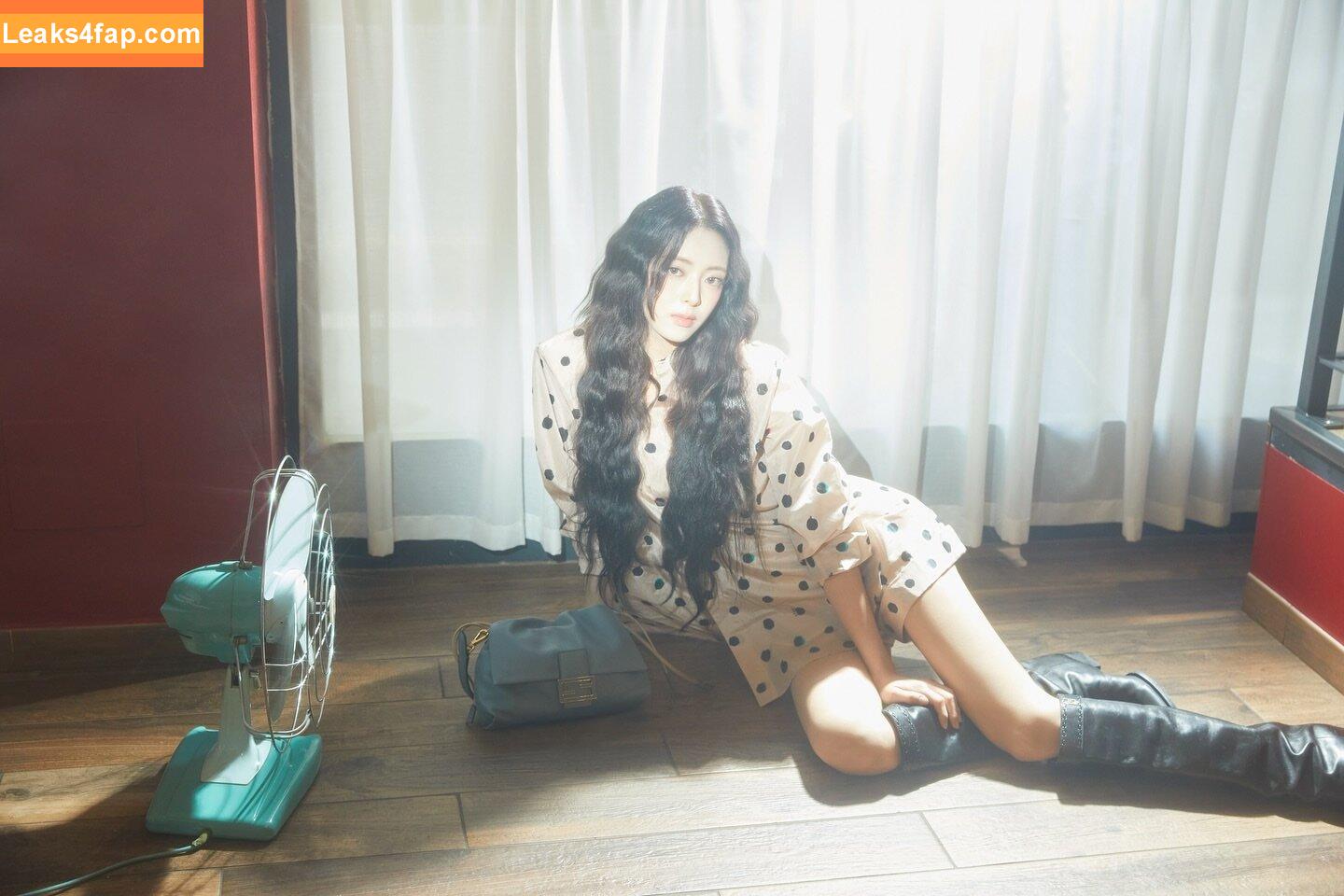itzy.all.in.us / Shin Yu Na / Yuna ITZY / 유나 leaked photo photo #0544