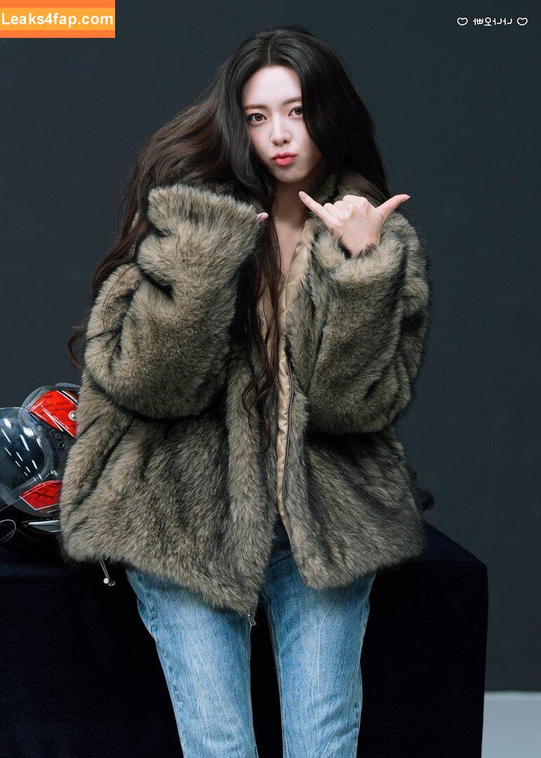 itzy.all.in.us / Shin Yu Na / Yuna ITZY / 유나 leaked photo photo #0578