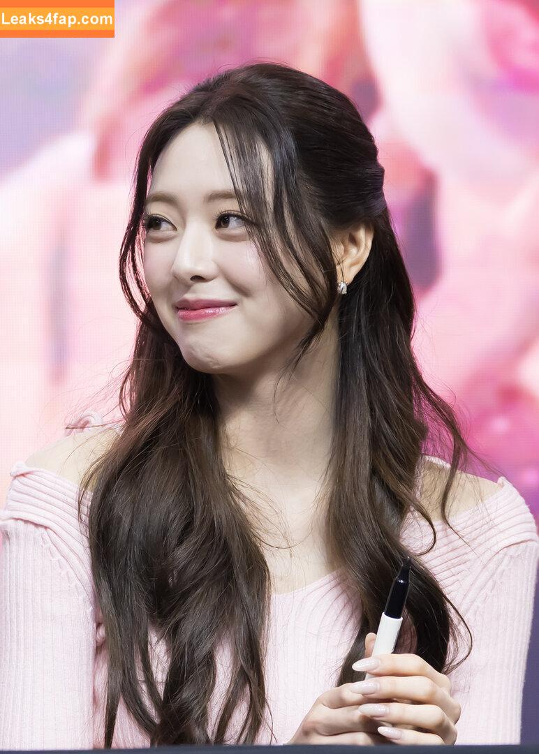 itzy.all.in.us / Shin Yu Na / Yuna ITZY / 유나 leaked photo photo #0629