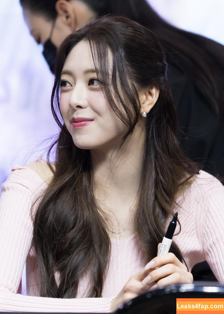 itzy.all.in.us / Shin Yu Na / Yuna ITZY / 유나 leaked photo photo #0632