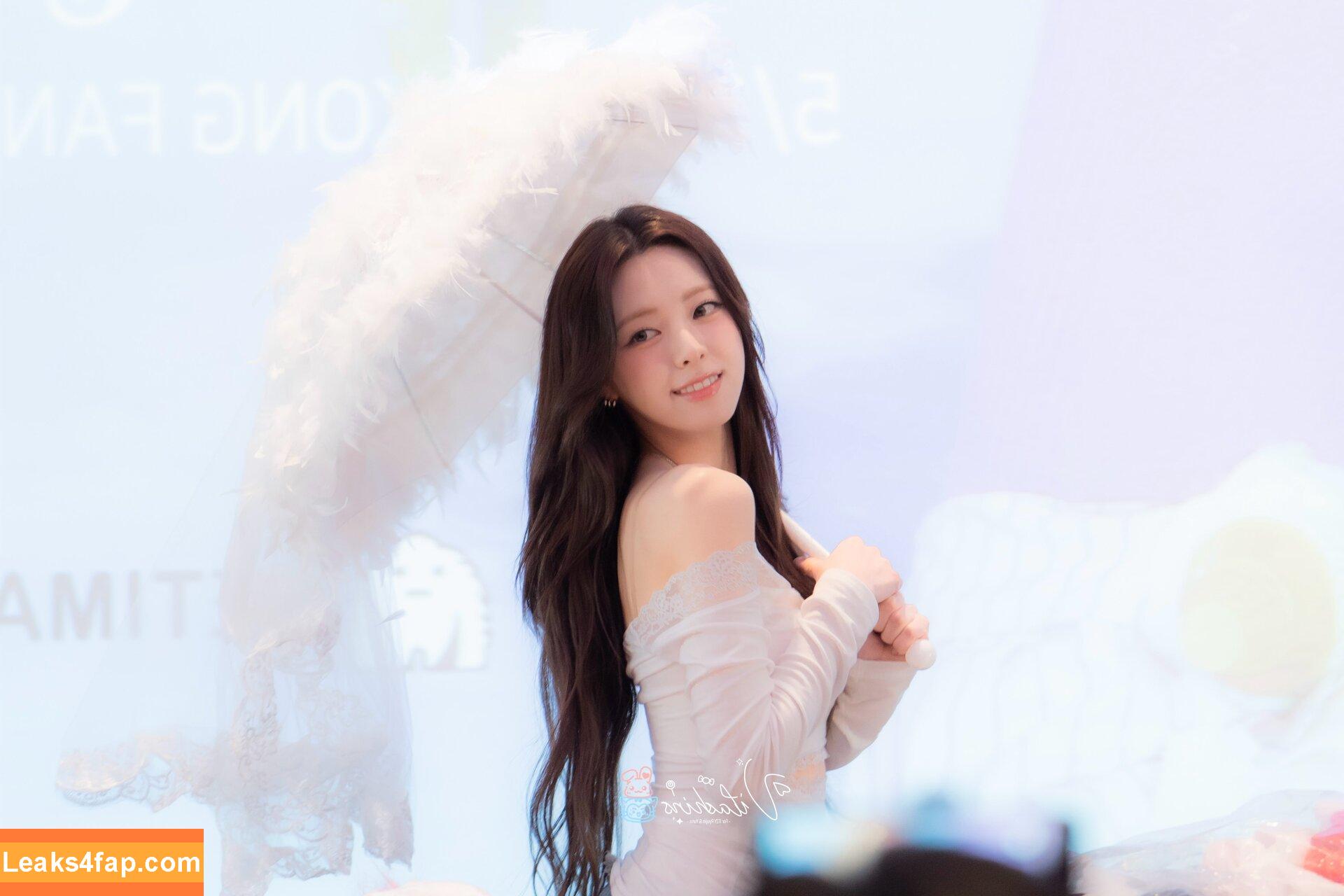 itzy.all.in.us / Shin Yu Na / Yuna ITZY / 유나 leaked photo photo #0703