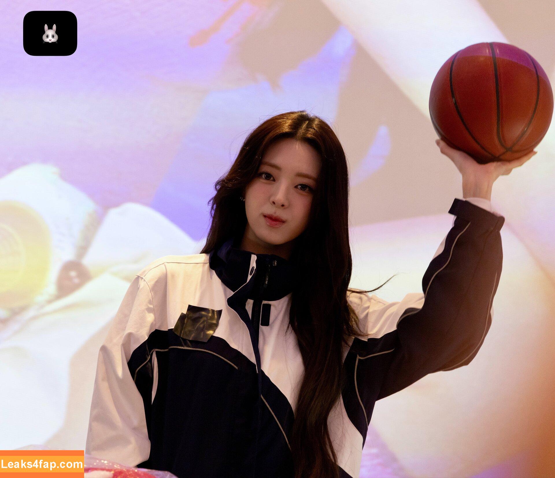 itzy.all.in.us / Shin Yu Na / Yuna ITZY / 유나 leaked photo photo #0707