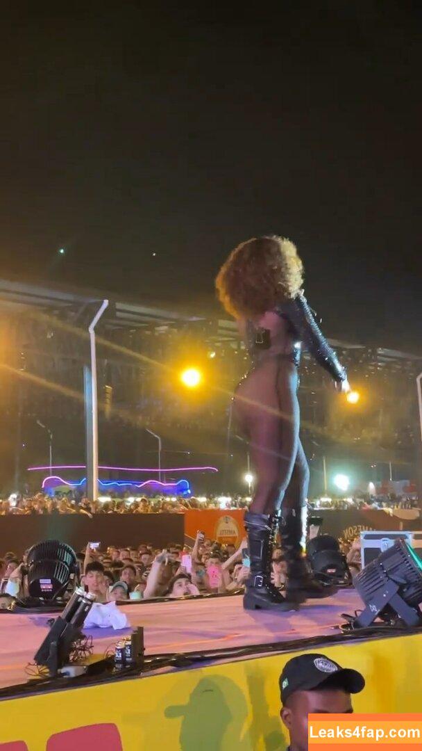 Iza Cantora / iza leaked photo photo #0100