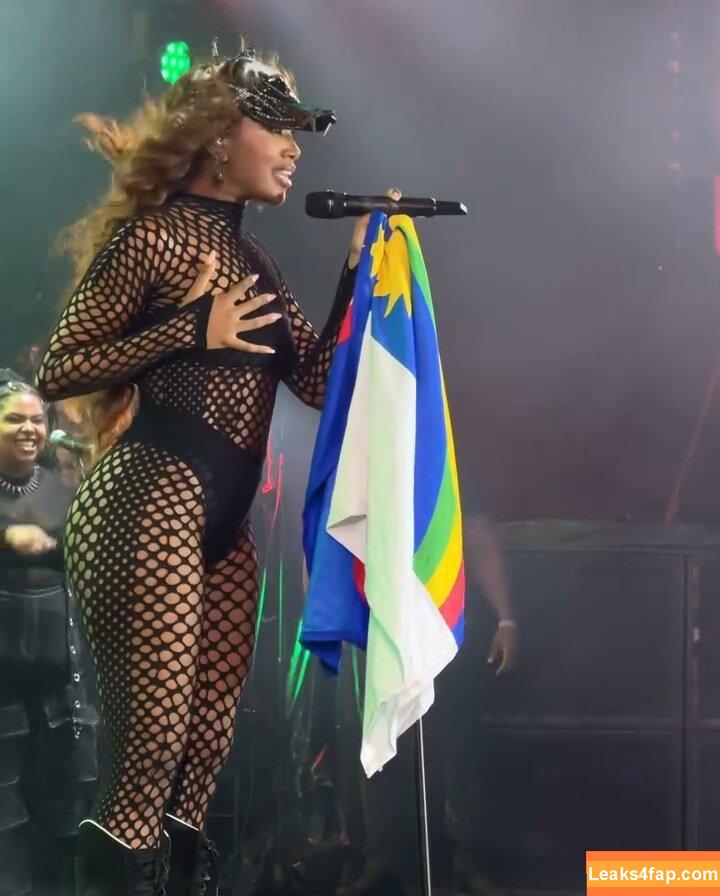 Iza Cantora / iza слитое фото фото #0481