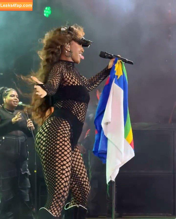 Iza Cantora / iza слитое фото фото #0482