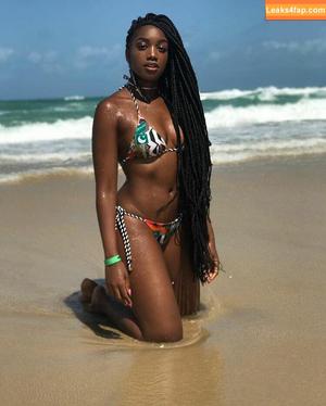 Iza Cantora photo #0019