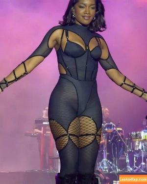 Iza Cantora photo #0500