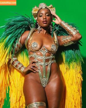 IZA photo #0025