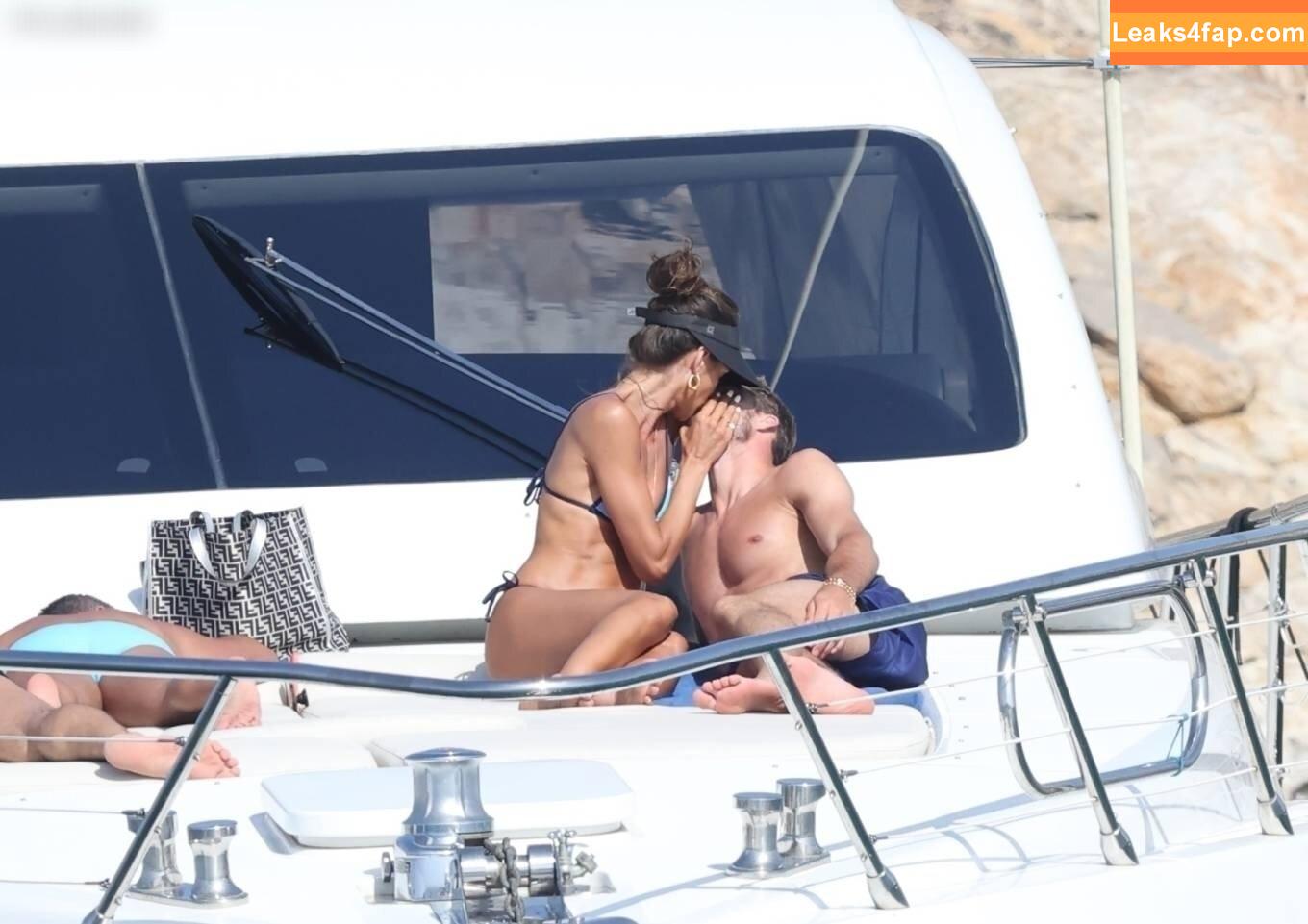 Izabel Goulart / iza_goulart / izabelgoulart leaked photo photo #0220