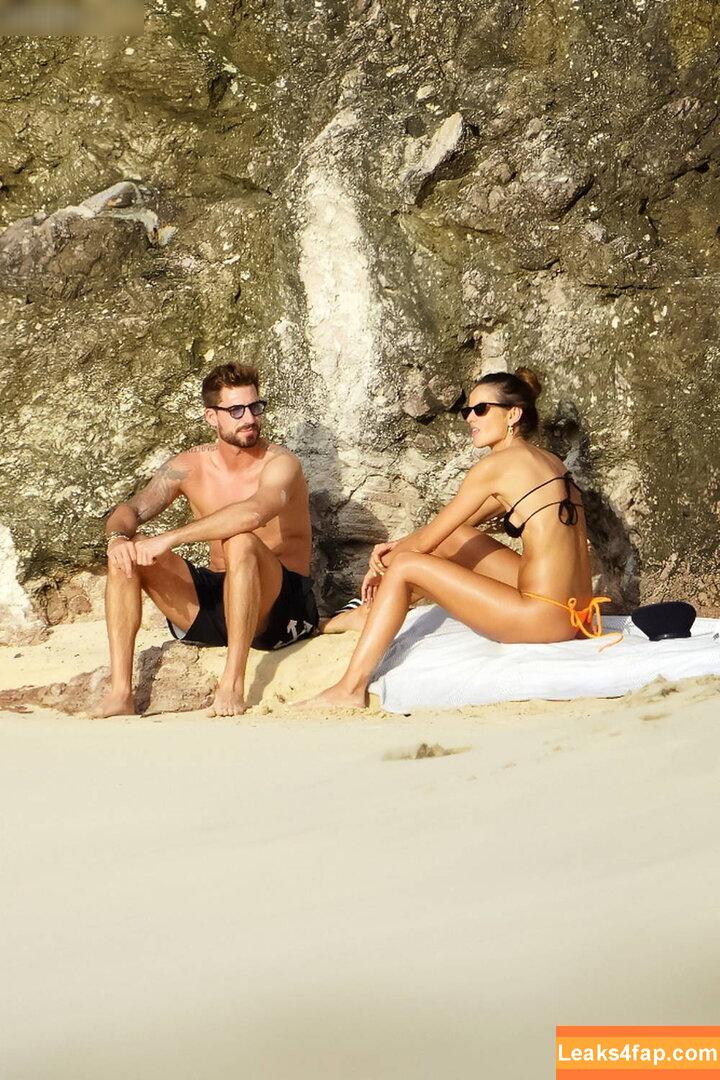 Izabel Goulart / iza_goulart / izabelgoulart leaked photo photo #0552
