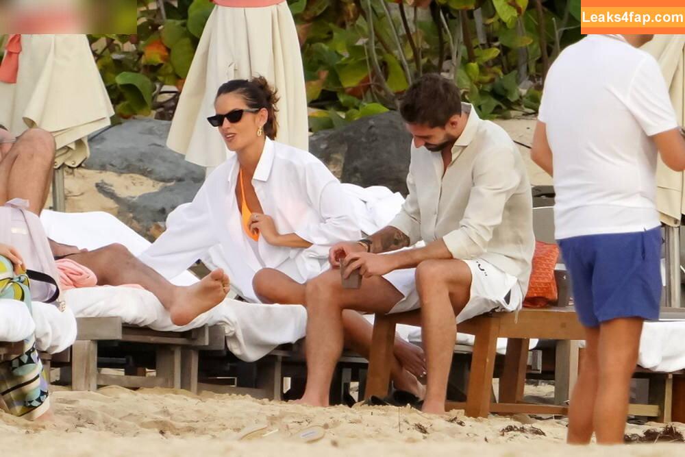 Izabel Goulart / iza_goulart / izabelgoulart leaked photo photo #0556