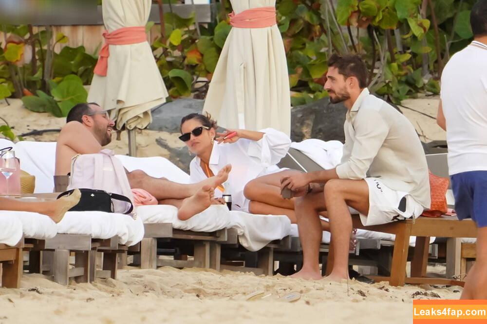 Izabel Goulart / iza_goulart / izabelgoulart leaked photo photo #0557