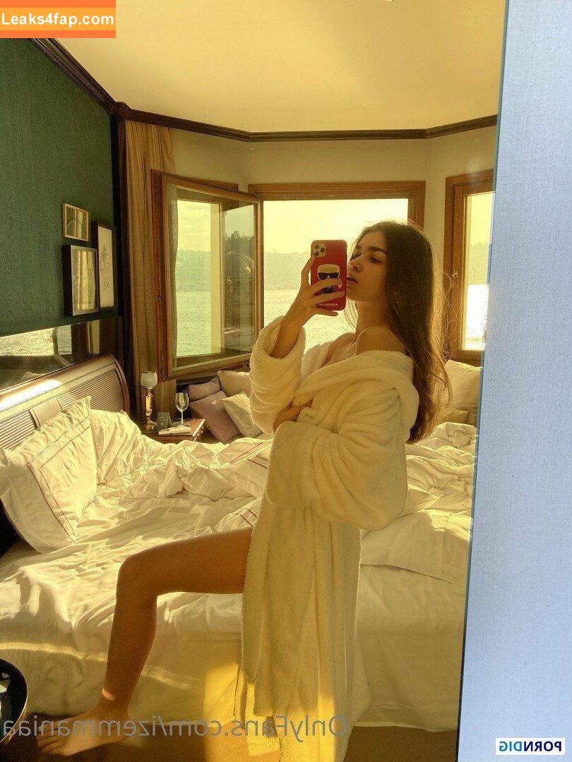 Izem Mania /  leaked photo photo #0006