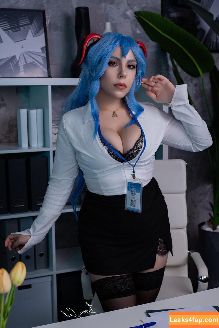 Izmacat / izma.cat leaked photo photo #0021