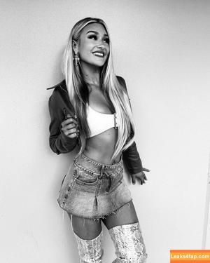 Izzi Dame photo #0192