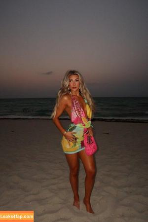 Izzi Dame photo #0199