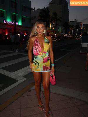 Izzi Dame photo #0200