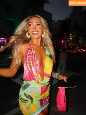 Izzi Dame photo #0208