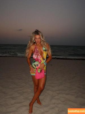 Izzi Dame photo #0211