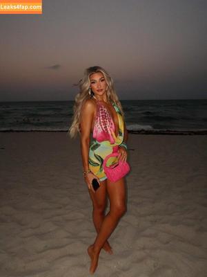 Izzi Dame photo #0212