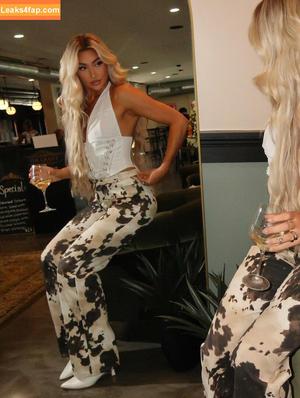 Izzi Dame photo #0222