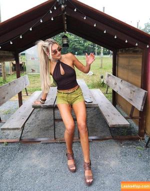 Izzi Dame photo #0320
