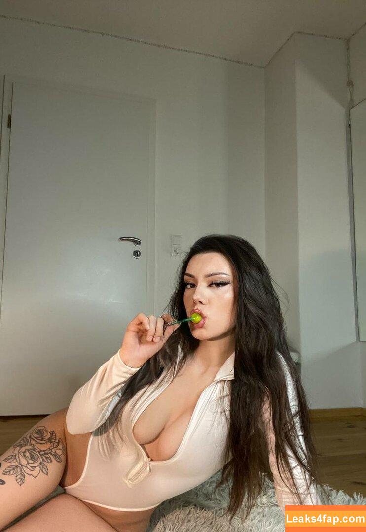 Izzlarissa / https: / spicylarissa / spicyxlarissa leaked photo photo #0034