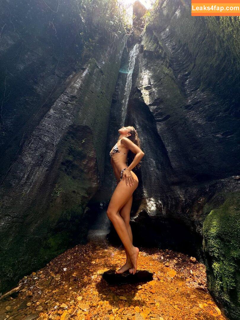 Izzybizzyspider / itsizzypaige leaked photo photo #0101