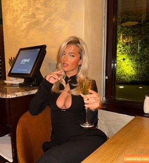 IzzyTaffs photo #0237