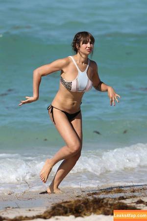 Jackie Cruz photo #0004